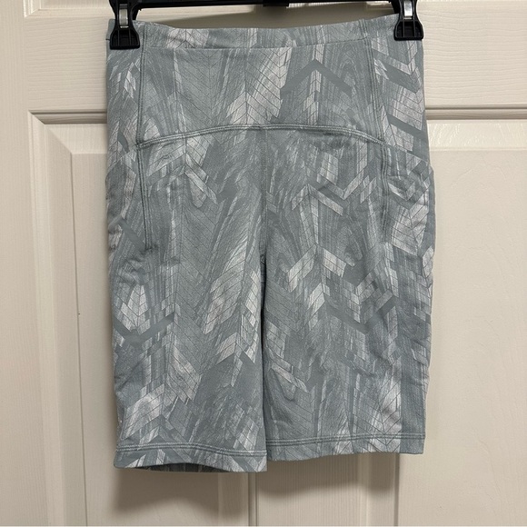 Lululemon Swift Speed High-Rise Short 8" Reverberate Chevron Jacquard Size 4 - Picture 3 of 6